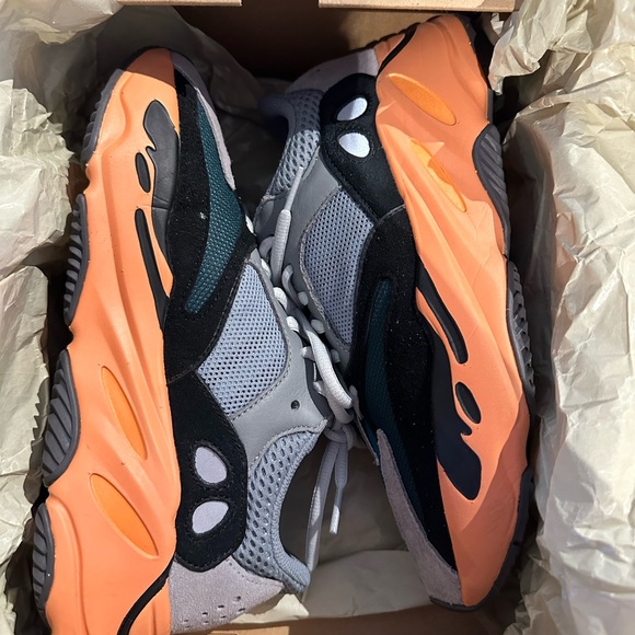 Adidas Yeezy Boost 700 - Picture 3 of 11